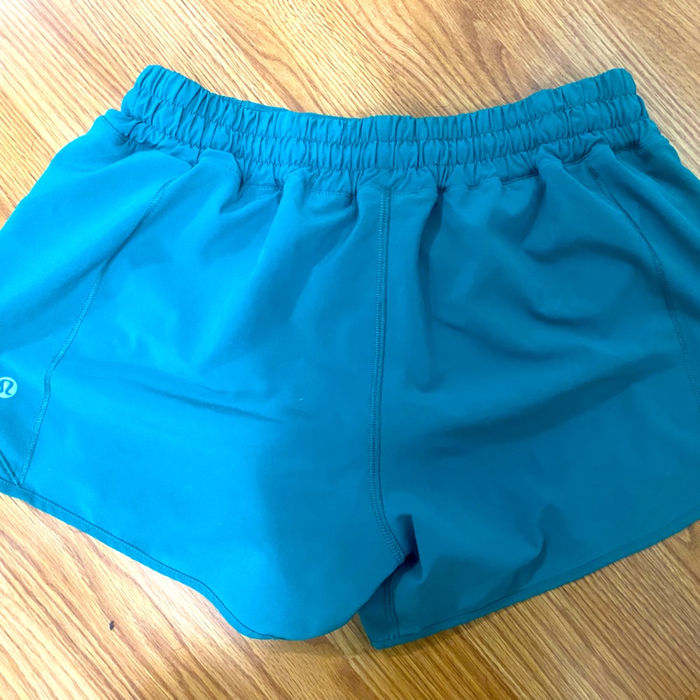 Lululemon women’s hotty hot shorts, size 8, 4” inseam, great condition